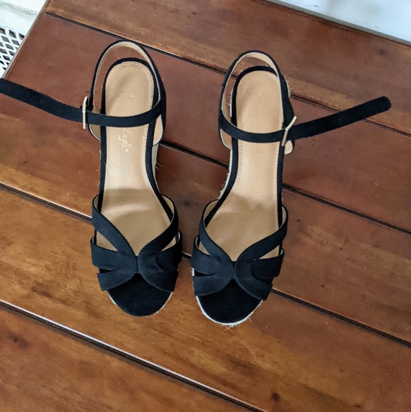 American Eagle Faux Suede Wedges - Picture 7 of 9